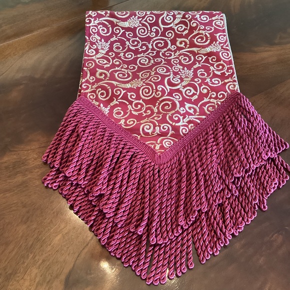 Fringed Table Runner - Picture 2 of 11